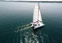 yacht charter trimaran på hav